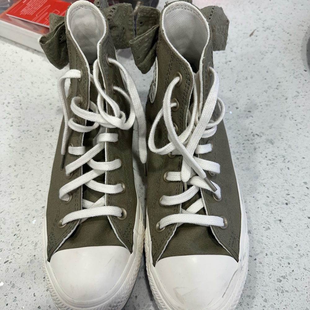 Size 8 olive/army green Conversee High tops